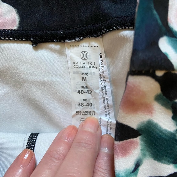 Balance collection leggings sz med .like new without tag - Picture 3 of 3